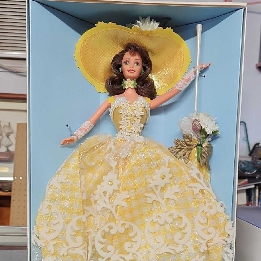 Barbie Yellow and White Doll with Hat Summer Splender Barbie